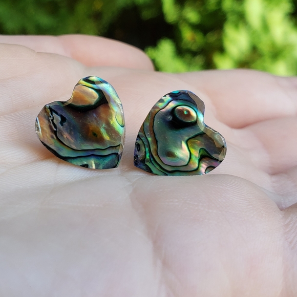 NWOT Genuine Abalone Shell Heart Earrings - Picture 2 of 6